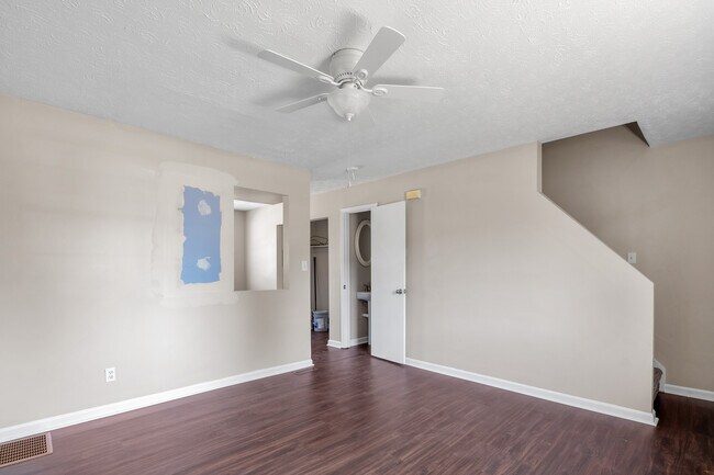 Building Photo - 117 -123 Bradford Dr