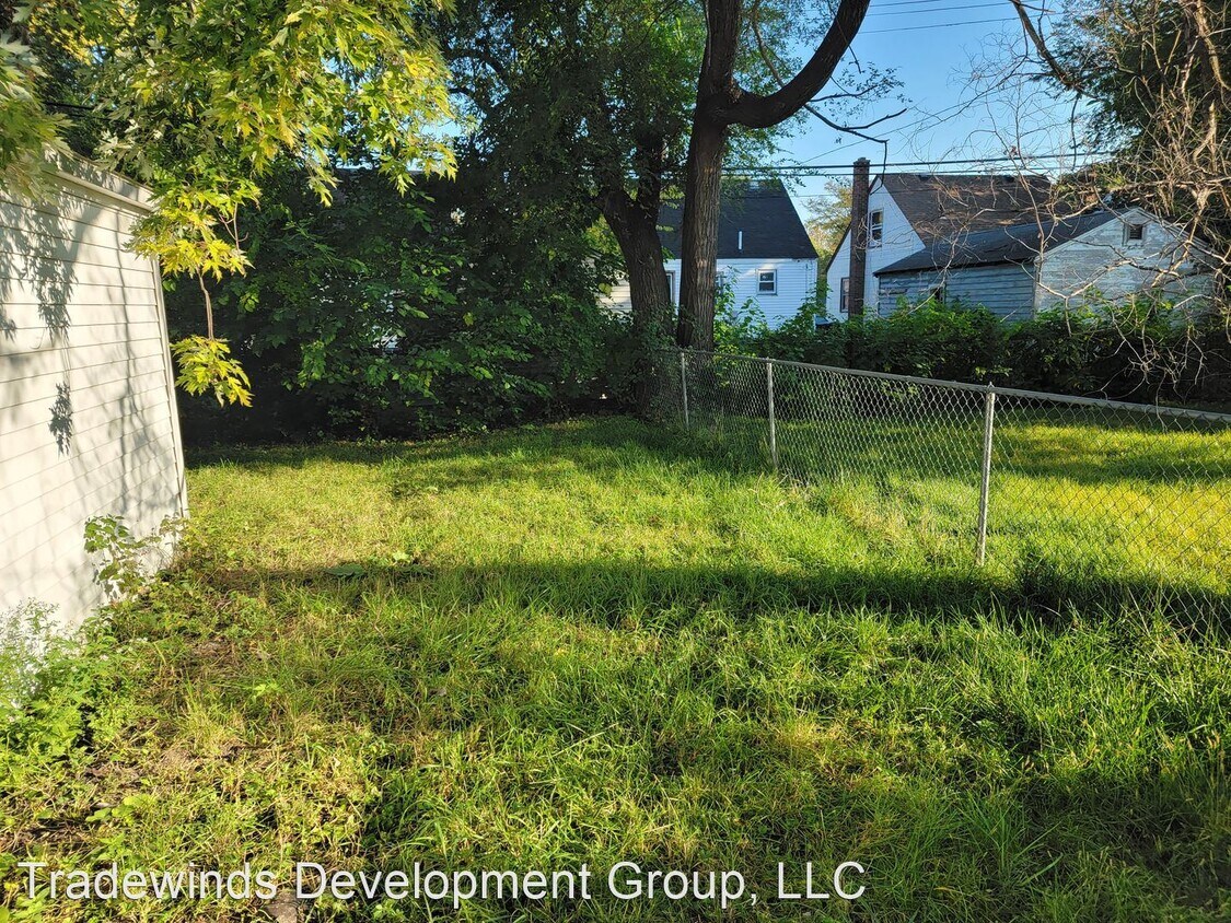 Building Photo - 2 br, 1 bath House - 15625 7 Mile E