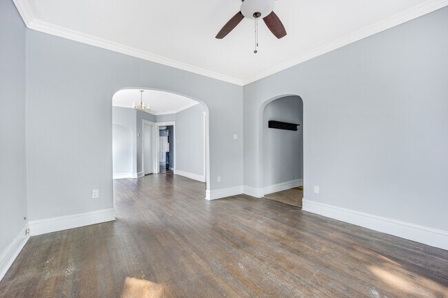 Building Photo - 2544 N Harding Ave
