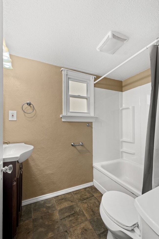 Foto del edificio - Stunning 2 bedroom home in North Versaille...