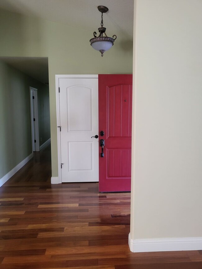 Foto del edificio - 3 bed 2 bathHome for Rent in Grants Pass