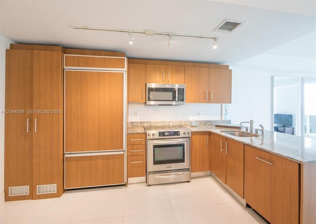 Foto del edificio - 10275 Collins Ave