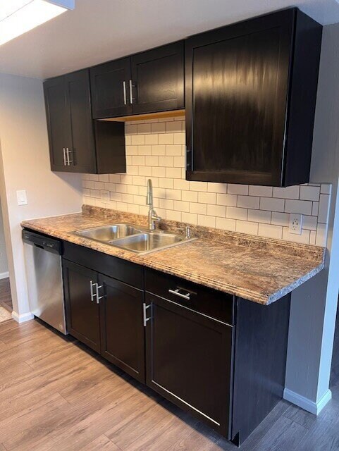 Foto del edificio - Two Bedroom Condo In DTC! Pool and Tennis Courts! Washer and Dryer In-Unit!