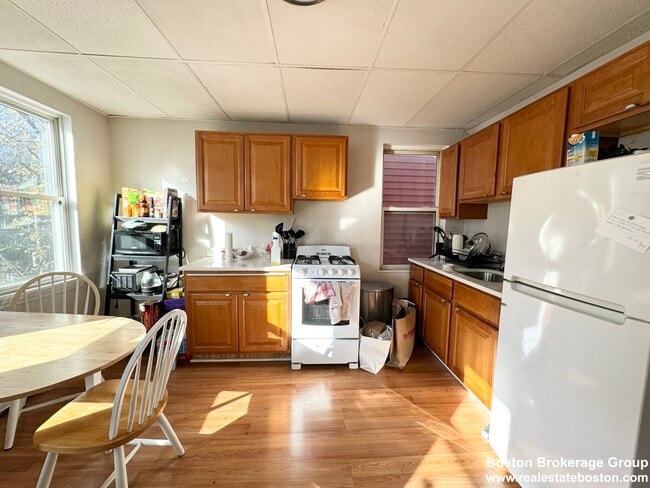 Photo - 1572 Tremont St House