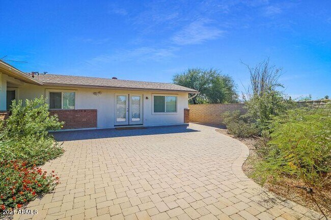 Foto del edificio - 6518 E Sunnyside Dr