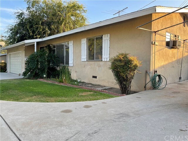 Building Photo - 9846 E Lemon Ave