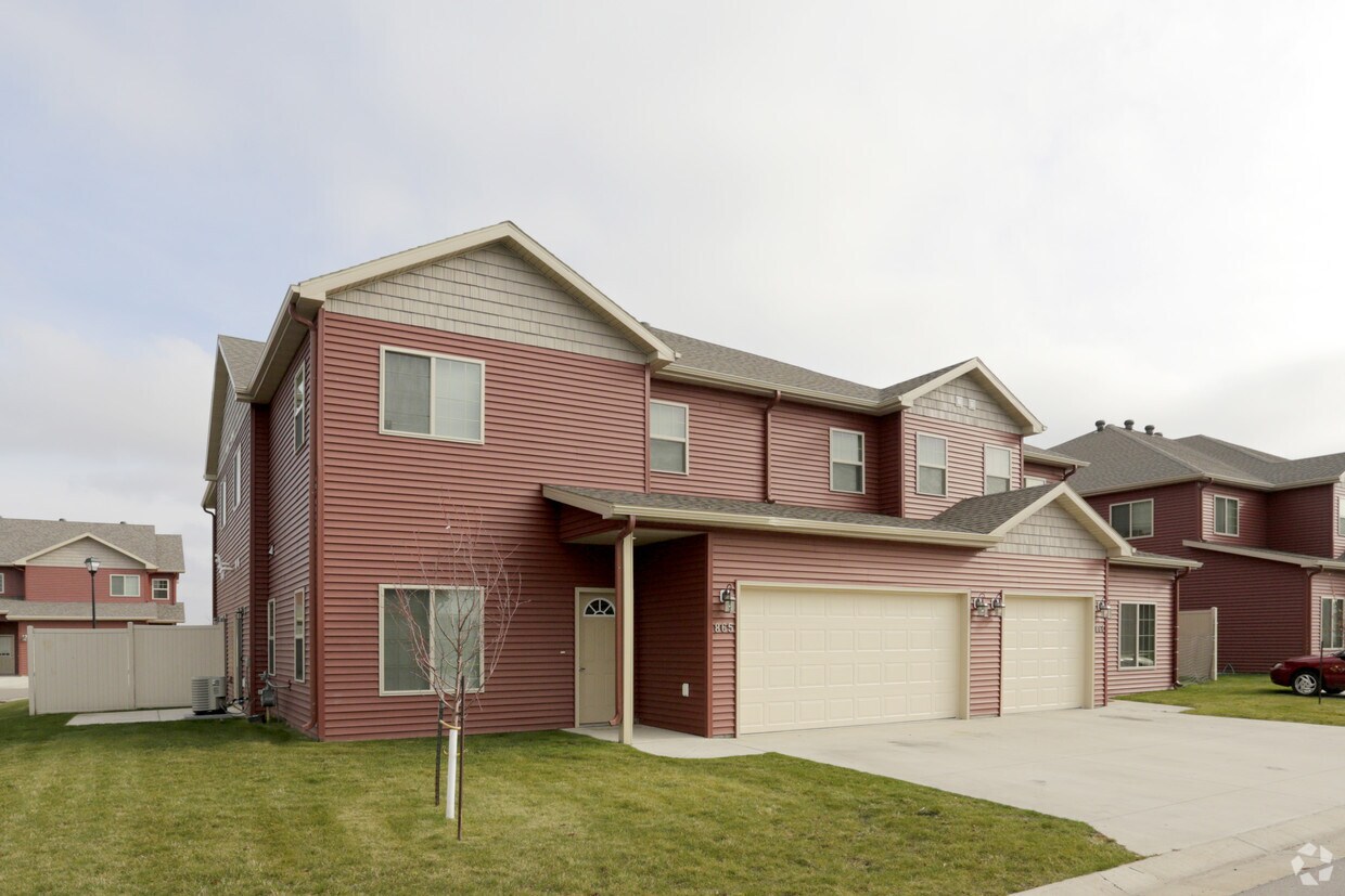 Prairie Crossing Townhomes 820 15th St N Dilworth, MN Apartments