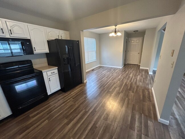 Building Photo - 331 Almond Tree Ct