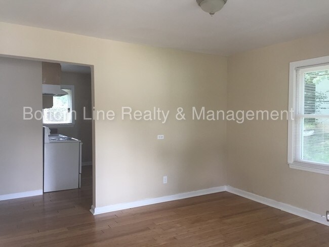 Building Photo - 120 Mattoon St