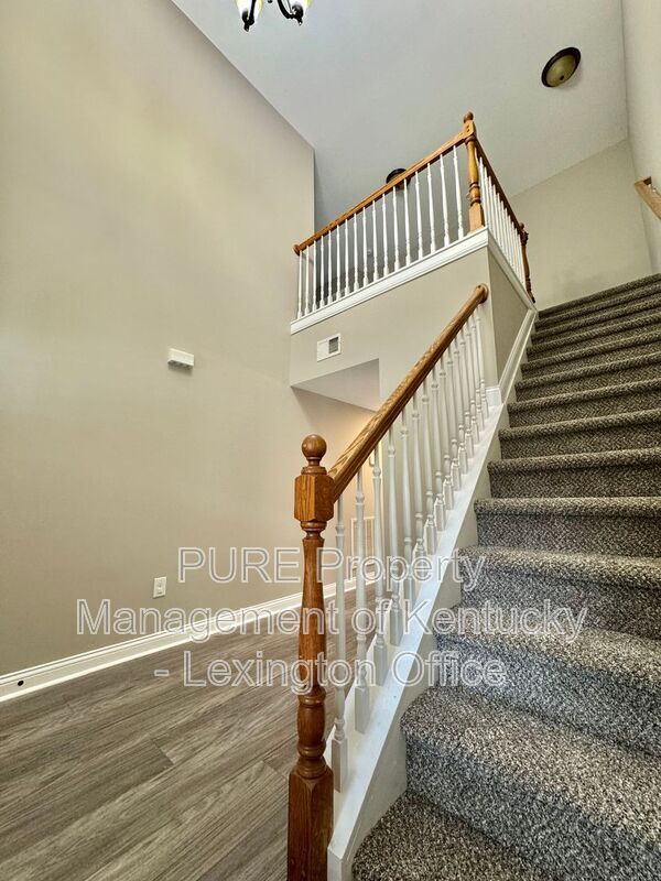 Building Photo - 2056 Drummond Dr