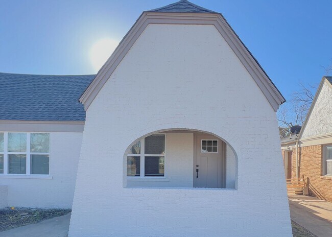 Building Photo - 2544 NW 21st St