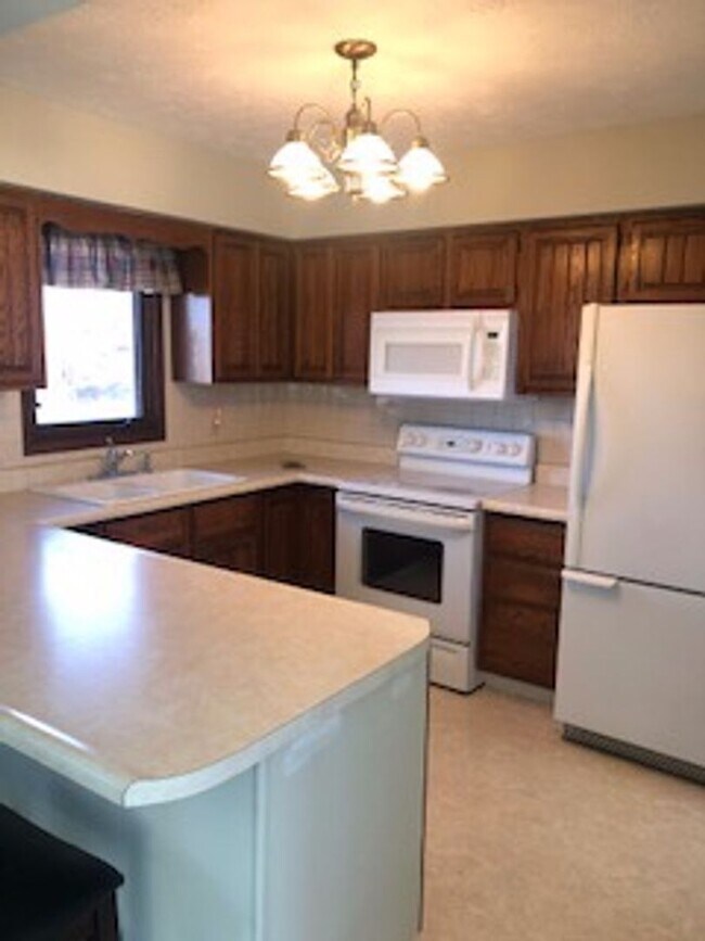 Building Photo - Country Living minutes from Grand Island