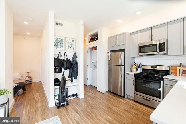 Building Photo - 1836 Frankford Ave