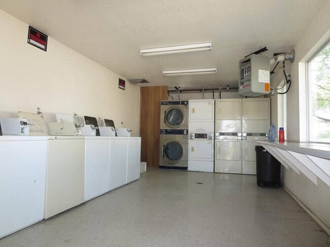 Building Photo - 6250 Partello St