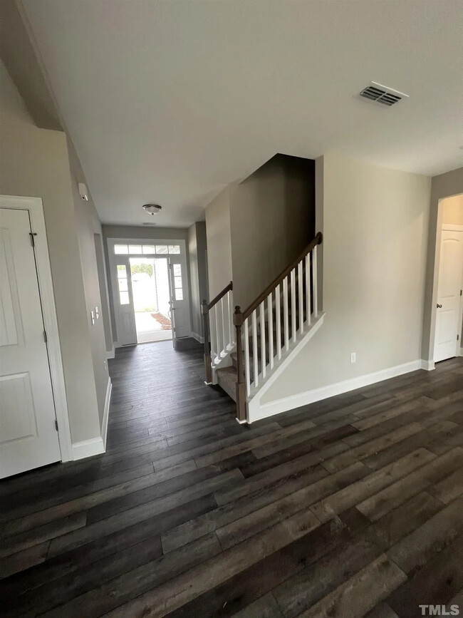Building Photo - Room in House on Hanover Ct