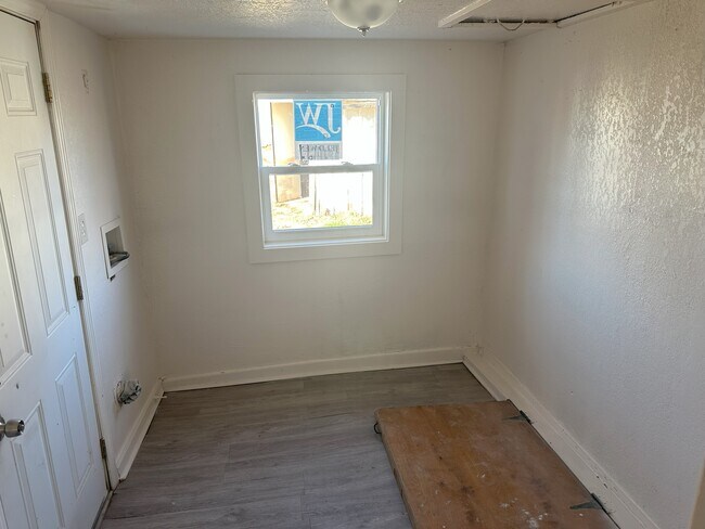 Building Photo - 1229 N Woodland St