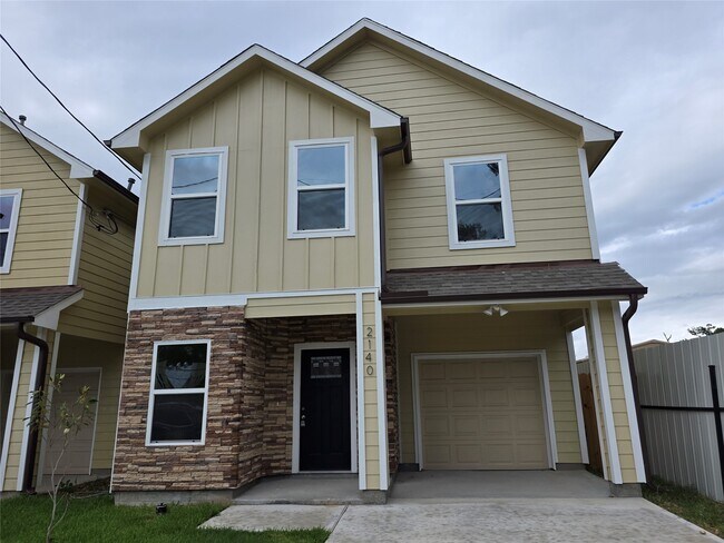 Foto del edificio - 2142 De Soto St