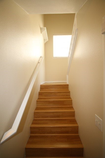 Building Photo - 3 Bedroom Eagle River Condo w/ Fenced Back...