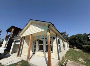 Building Photo - 2505 Lenway St