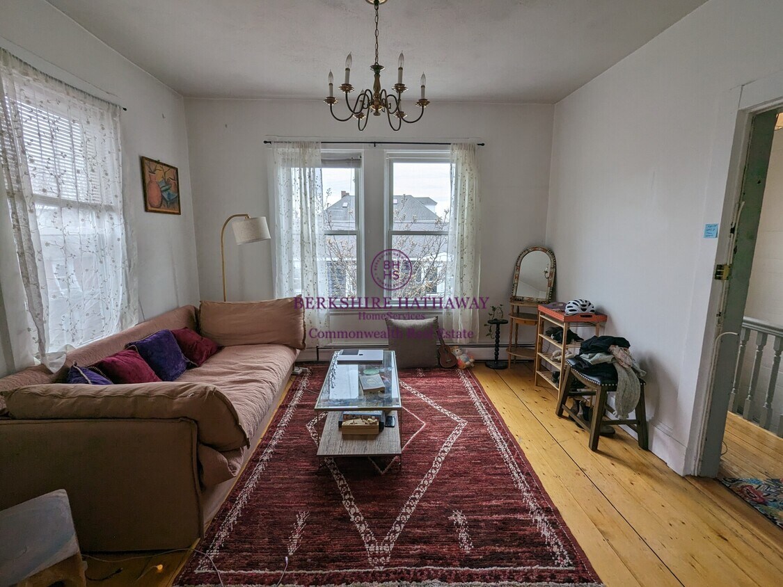 Primary Photo - 35 Houghton St