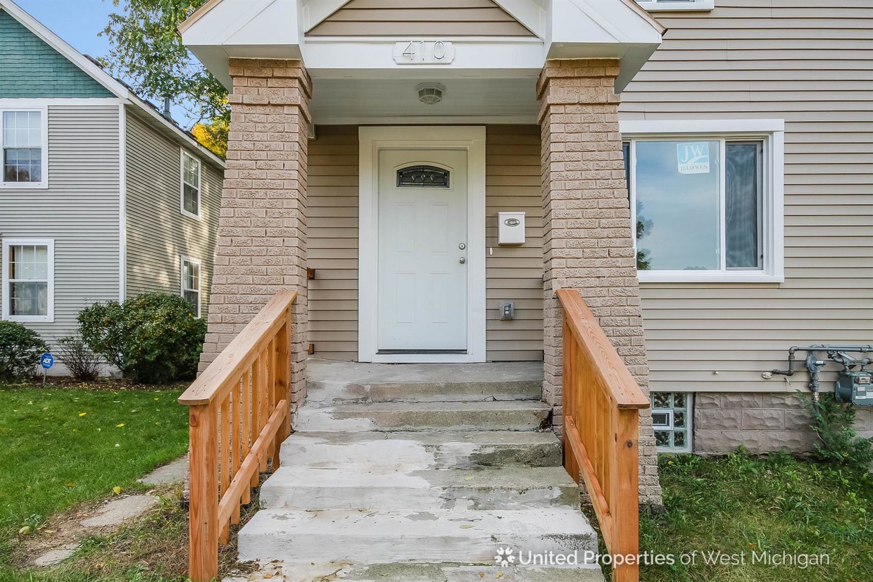 Primary Photo - 410 Adams St SE
