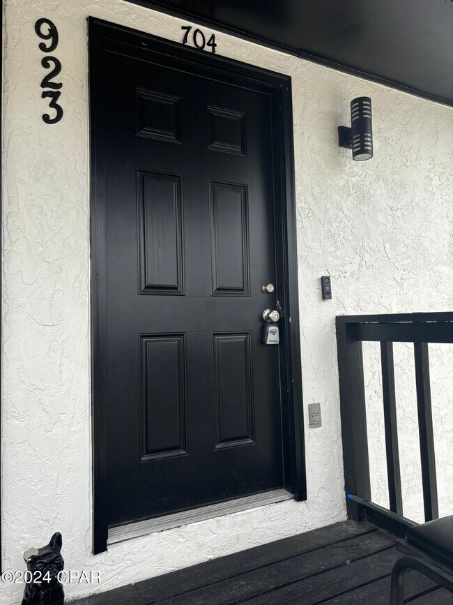 Foto del edificio - 923 Sanders Ln