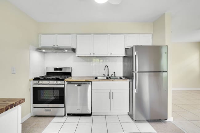 Foto del edificio - 527 Goodland Dr
