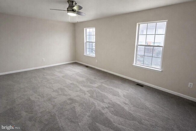 Building Photo - 5605 Larson Ct