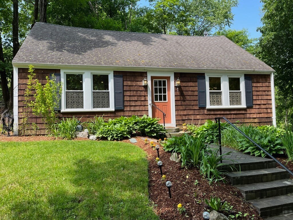 Foto principal - 168 Ames St