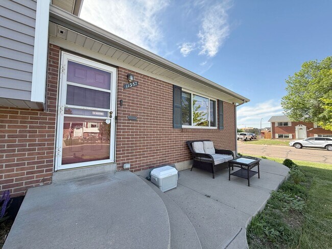 Building Photo - Spacious 5-Bedroom Home with Sunroom, Work...