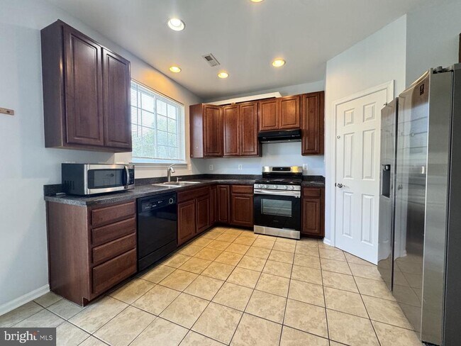 Building Photo - 636 Tantallon Ct