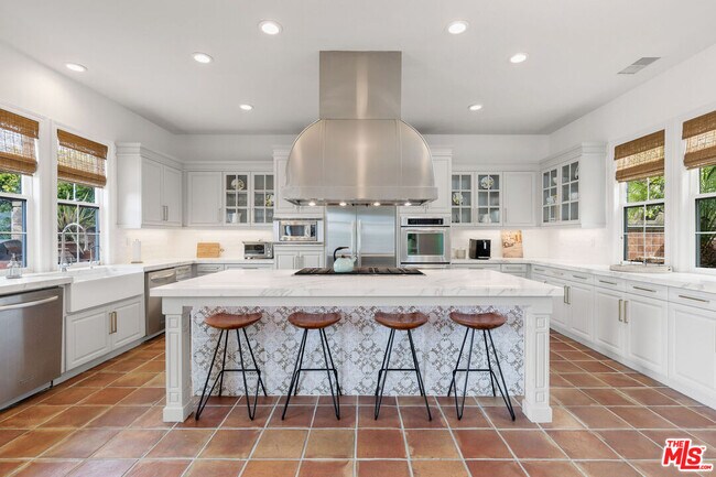 Building Photo - 7417 W Coastal View Dr