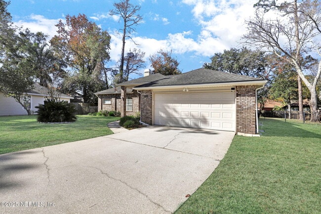 Building Photo - 2004 Water Crest Dr