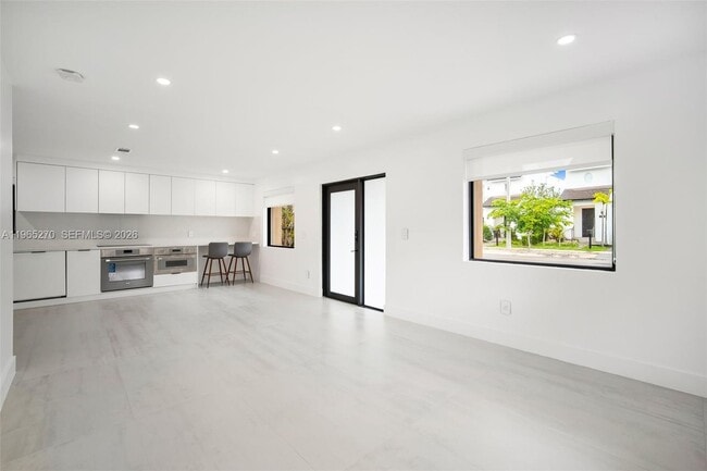 Building Photo - 3668 SW 26th St