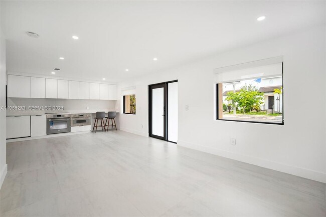 Foto del edificio - 3668 SW 26th St