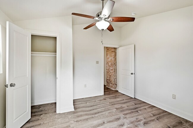 Building Photo - 1721 France St