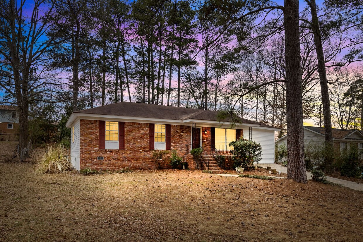 Primary Photo - Charming and Newly Renovated 4 Bedroom 2.5...