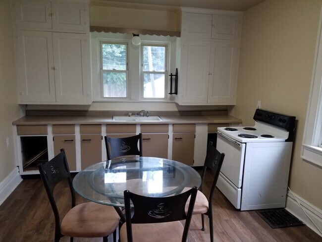 Kitchen - 313 S Ashland Ave
