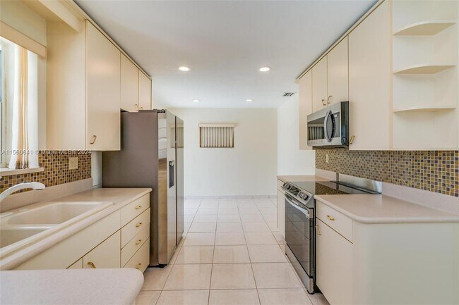 Building Photo - 9270 Southwest 15th Street, Miami, FL 3317...