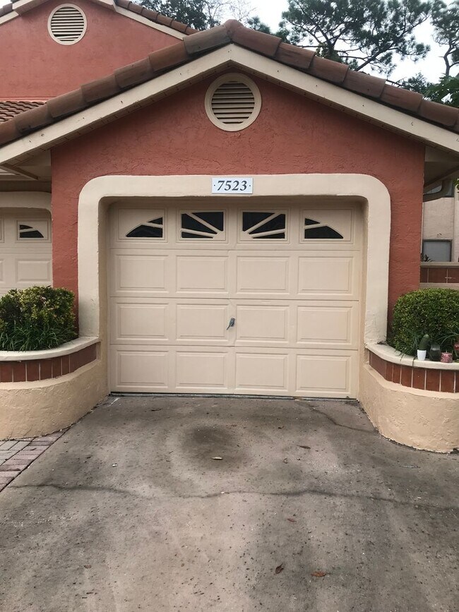 Building Photo - 7523 Sugar Bend Dr