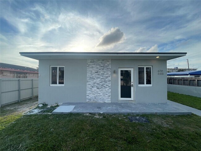 Building Photo - 668 NW 44th Ave