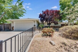 Building Photo - 5800 Deary Way