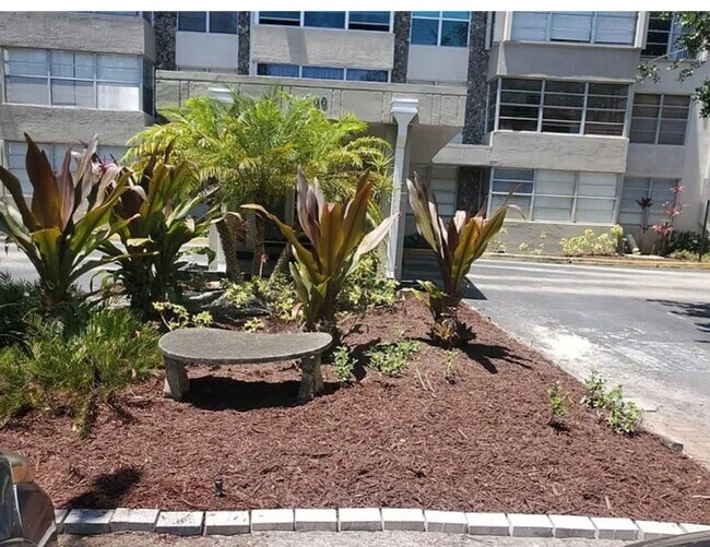 Foto del edificio - 6700 Cypress Rd