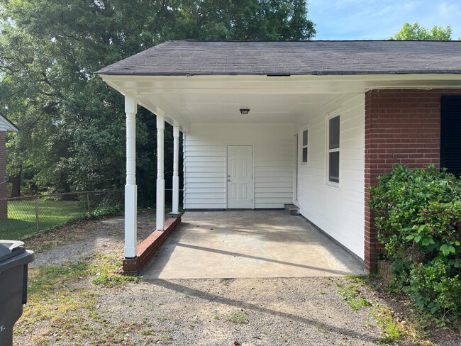 Building Photo - 2839 Burbank Dr