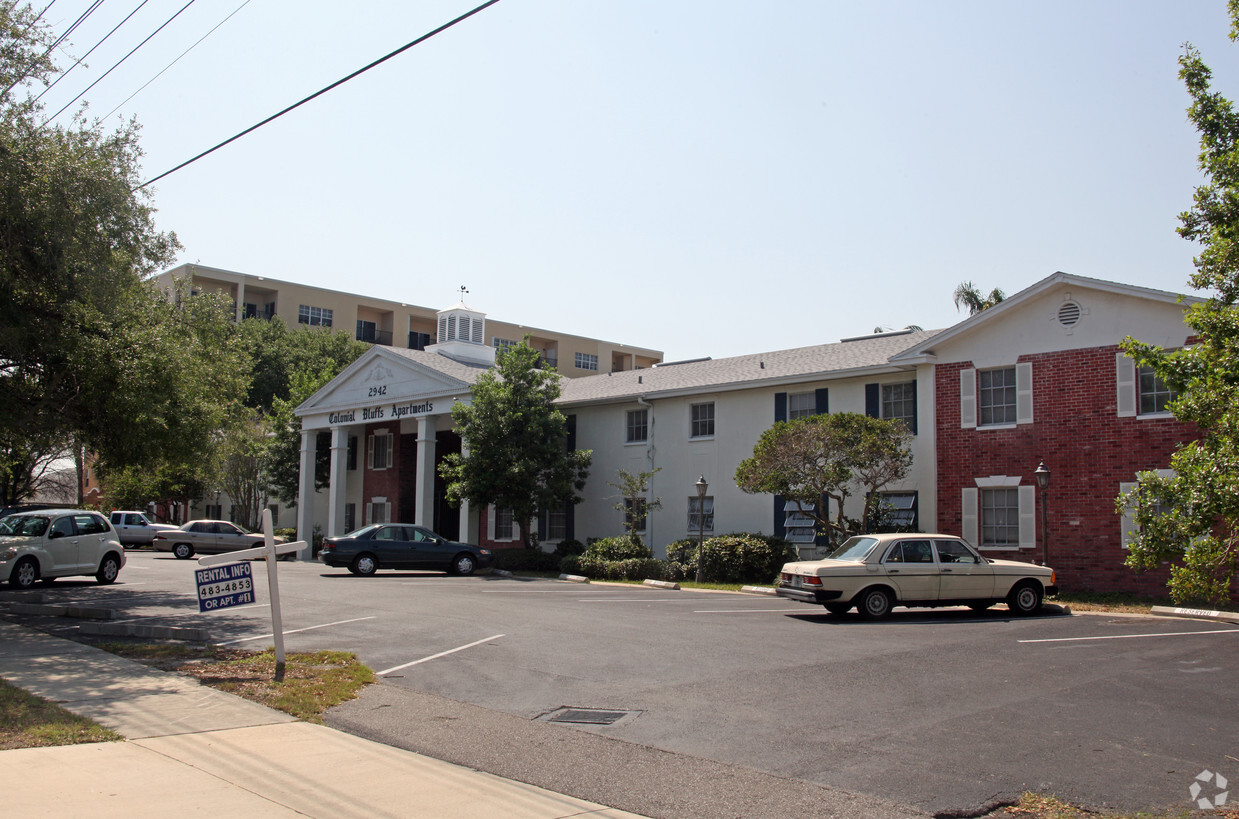 Colonial Bluffs Apartments