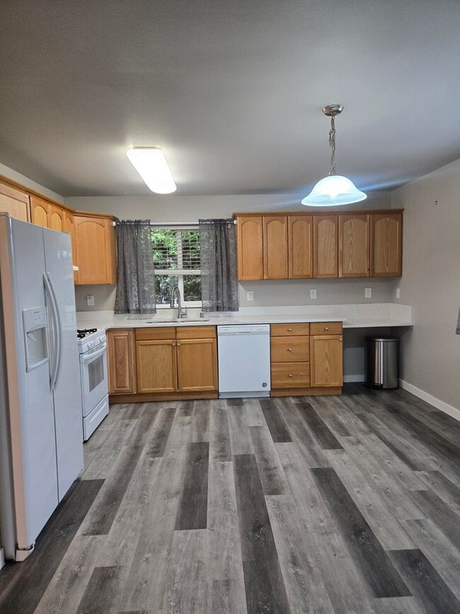 Building Photo - 702 E Street