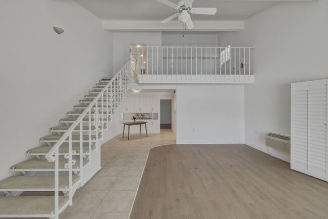 Building Photo - 2022 Via Mariposa E