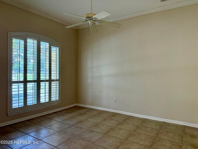 Building Photo - 12196 Lake Fern Dr