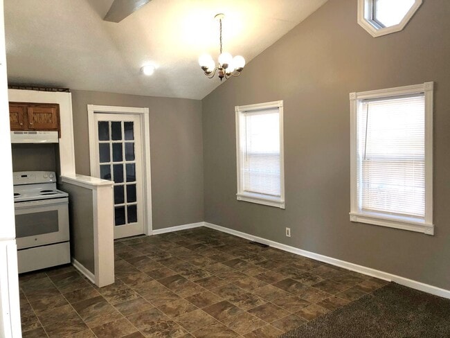 Building Photo - 3 Bed, 1 Bath, 2 Car Garage!!