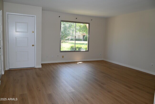Foto del edificio - 5039 N 81st St